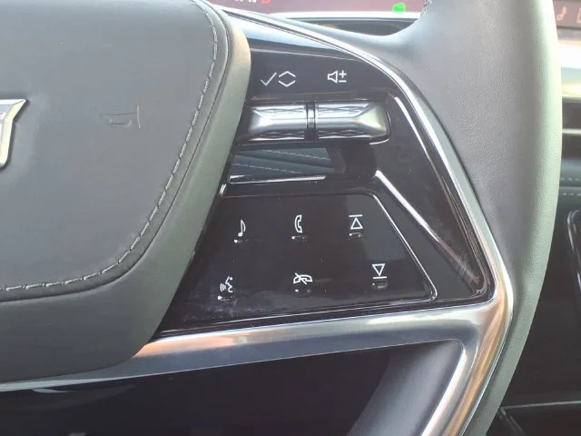 Used 2026 Luna Metallic (No longer available to order) Cadillac Premium Luxury image 28