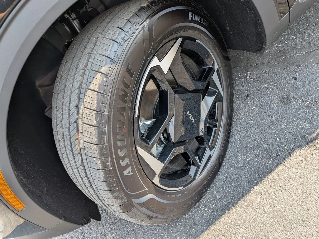 New 2027 Fusion Black Kia EX image 8