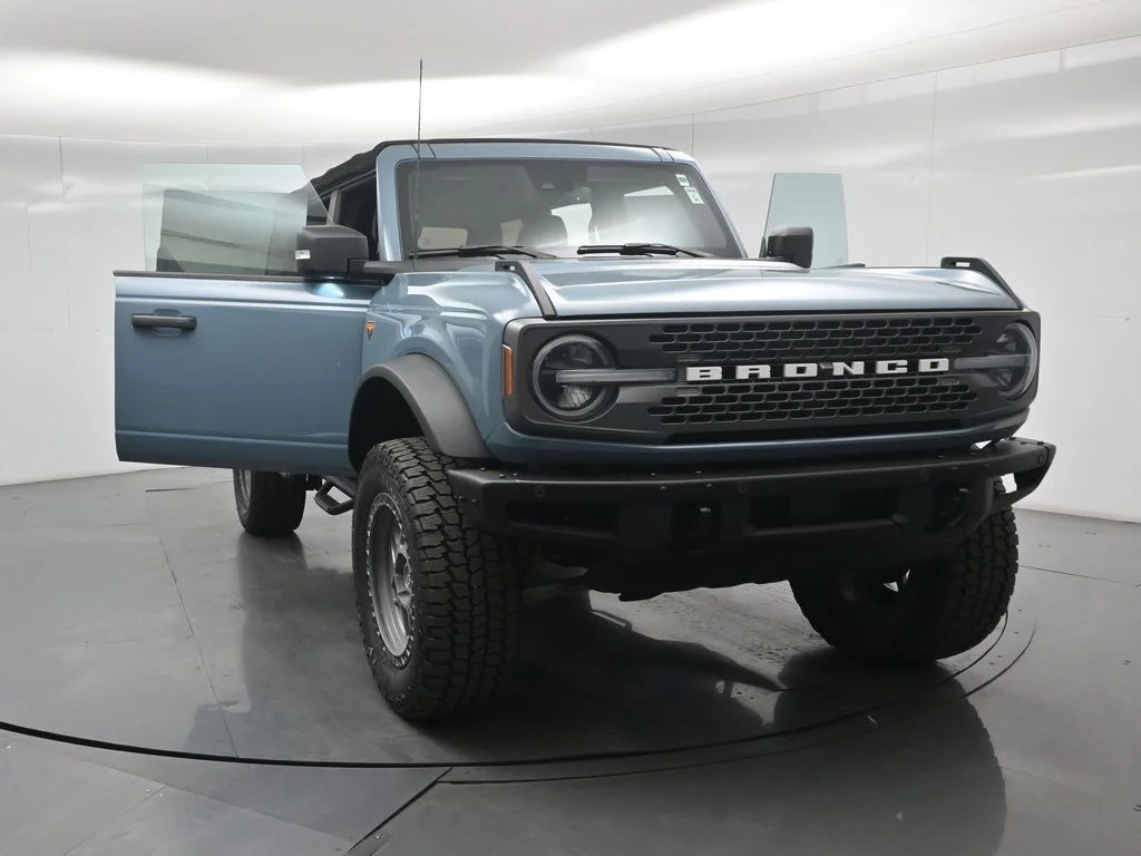 Used 2021 Blue Ford Badlands image 30