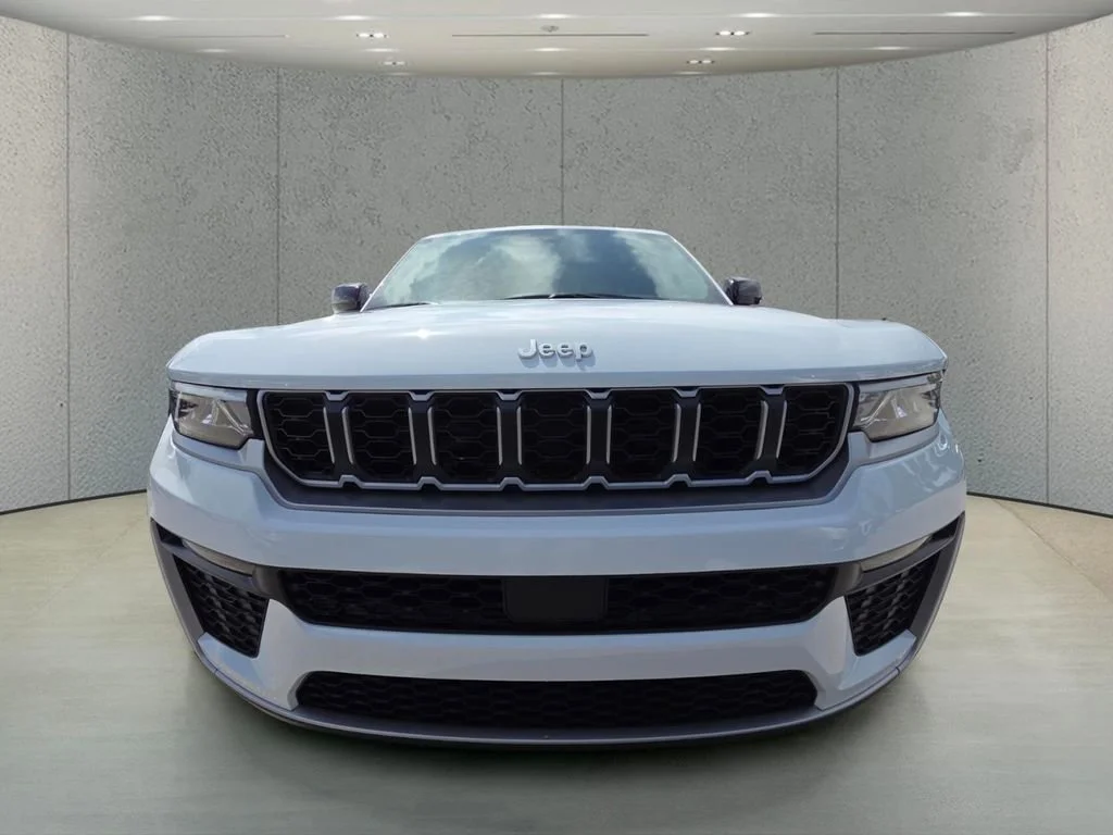 New 2026 Bright White Clear-Coat Exterior Paint Jeep Limited image 2