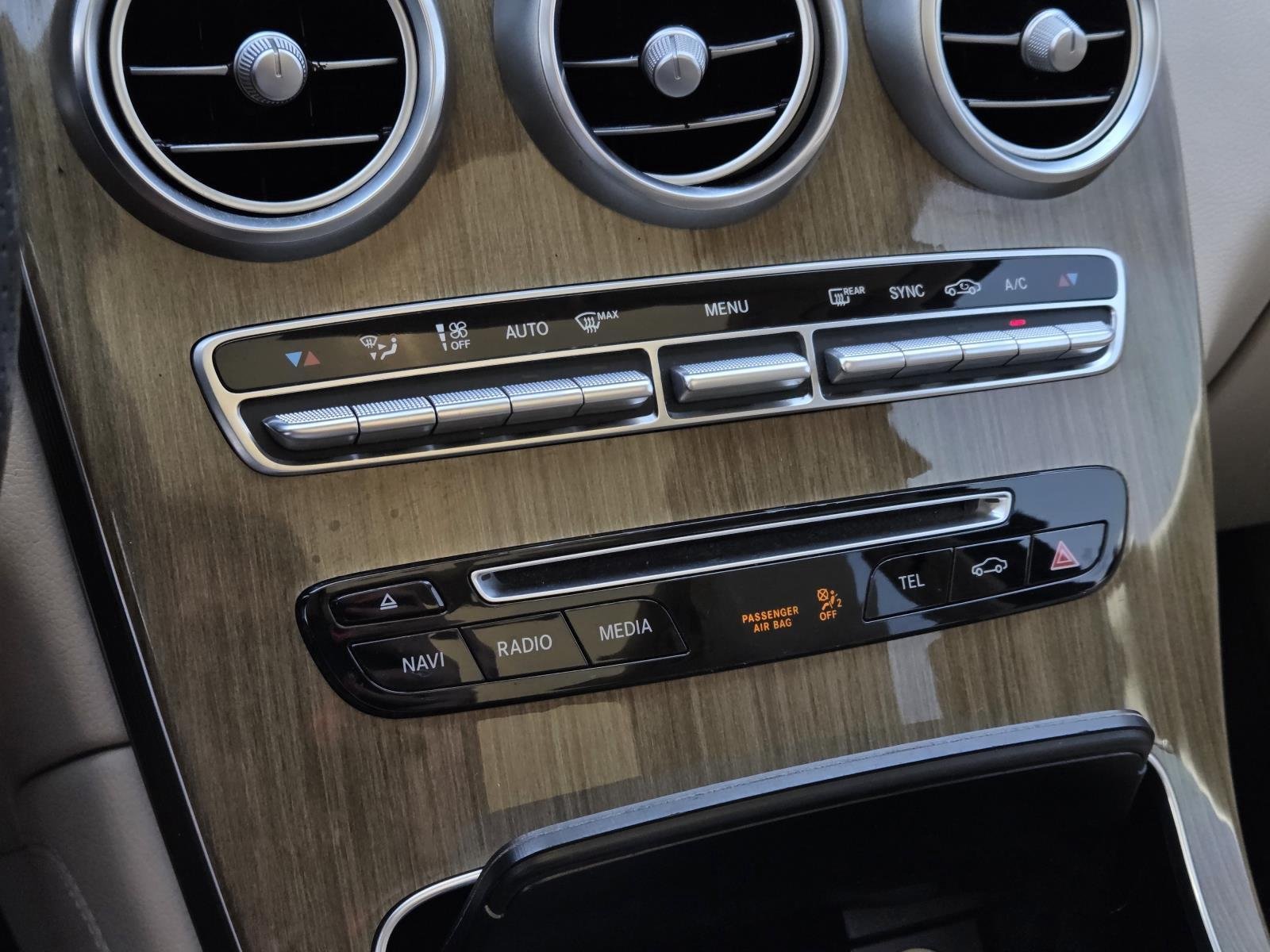 Used 2019 Polar White Mercedes-Benz GLC 300 image 25