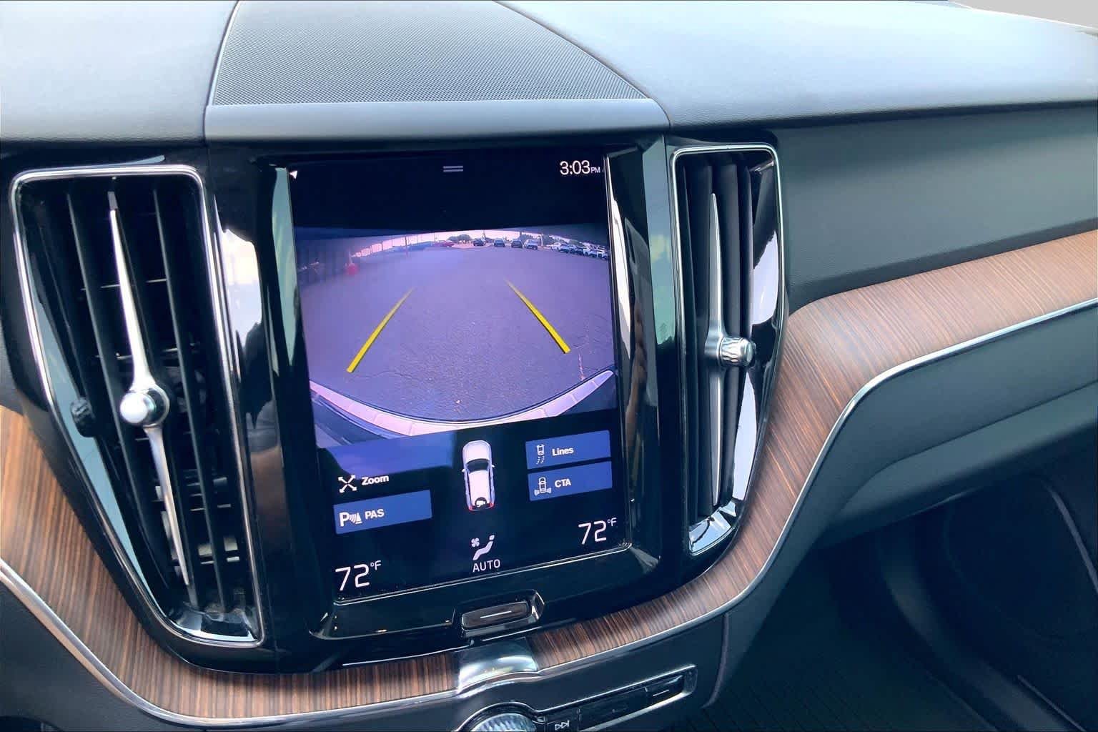 Used 2021 Onyx Black Metallic Volvo Momentum image 27