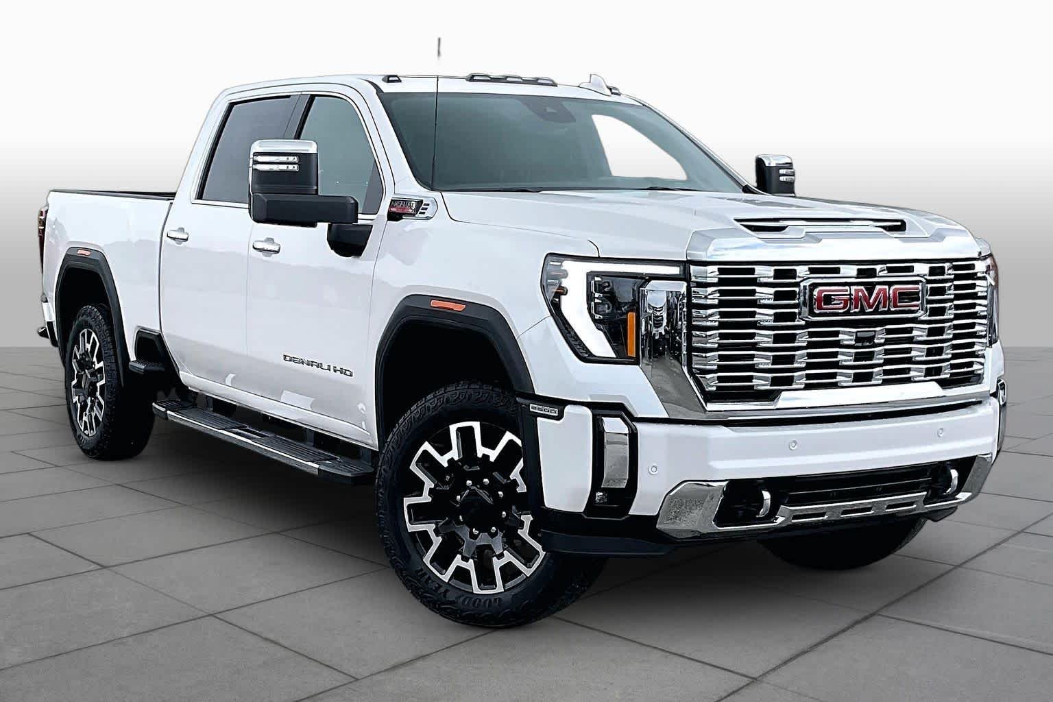 Used 2024 White Frost Tricoat GMC Denali image 3