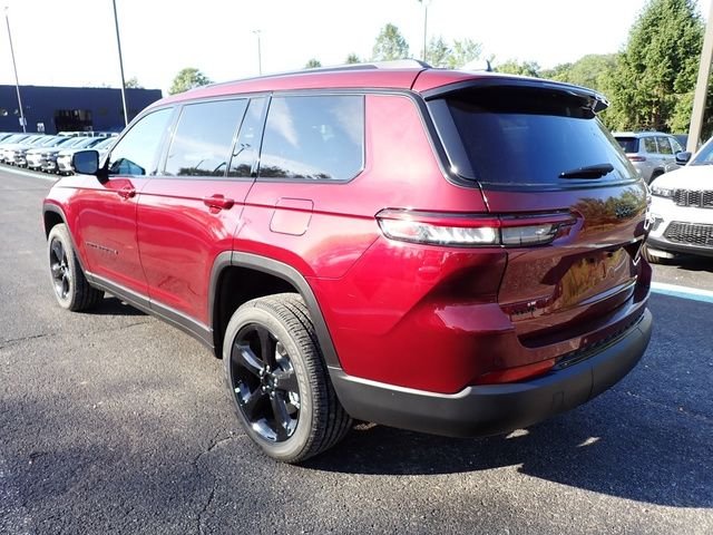 New 2025 Velvet Red Pearl-Coat Exterior Paint Jeep Altitude X image 3