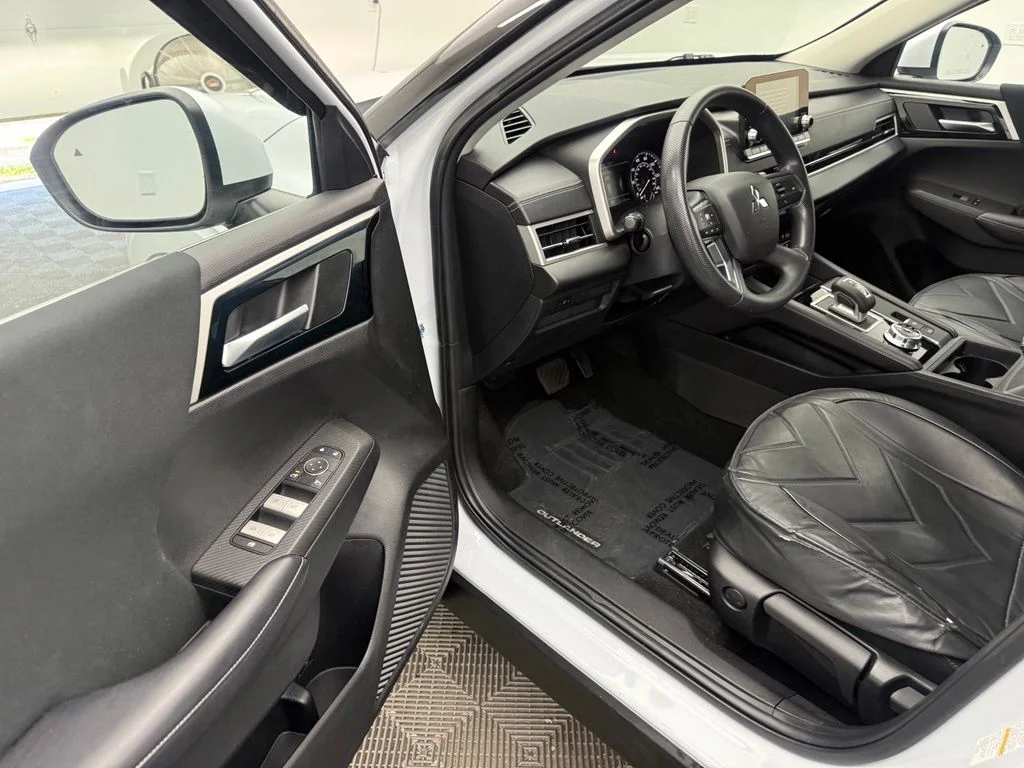 Used 2023  Mitsubishi ES image 16