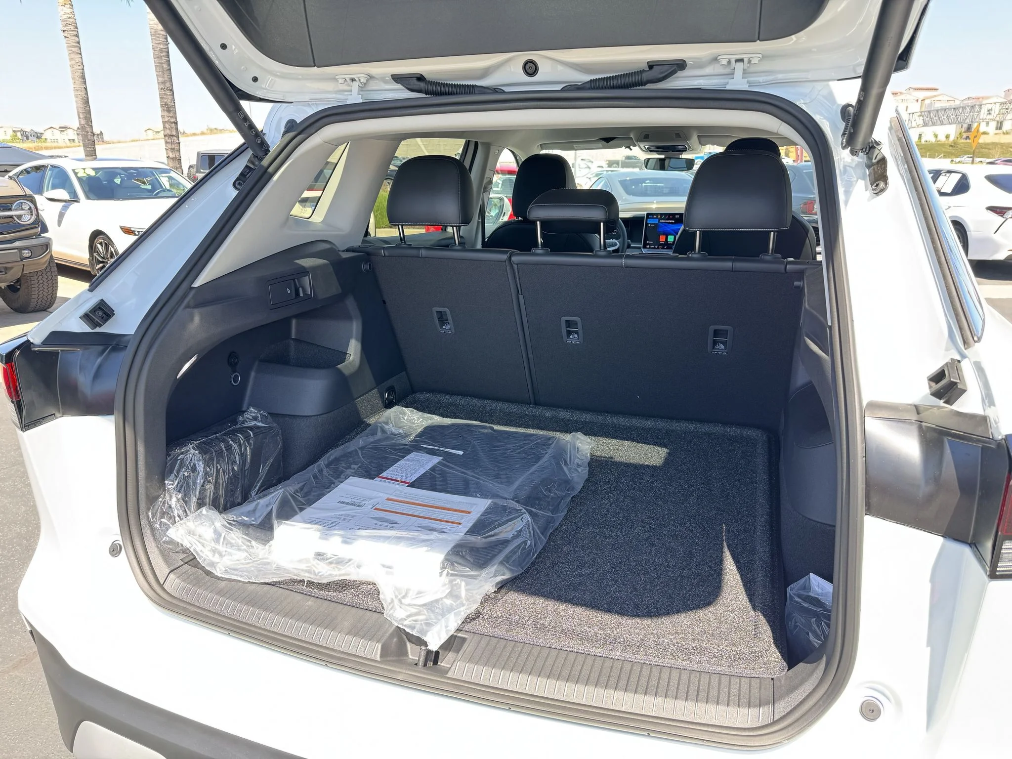 New 2026 Pure White Volkswagen SE image 33