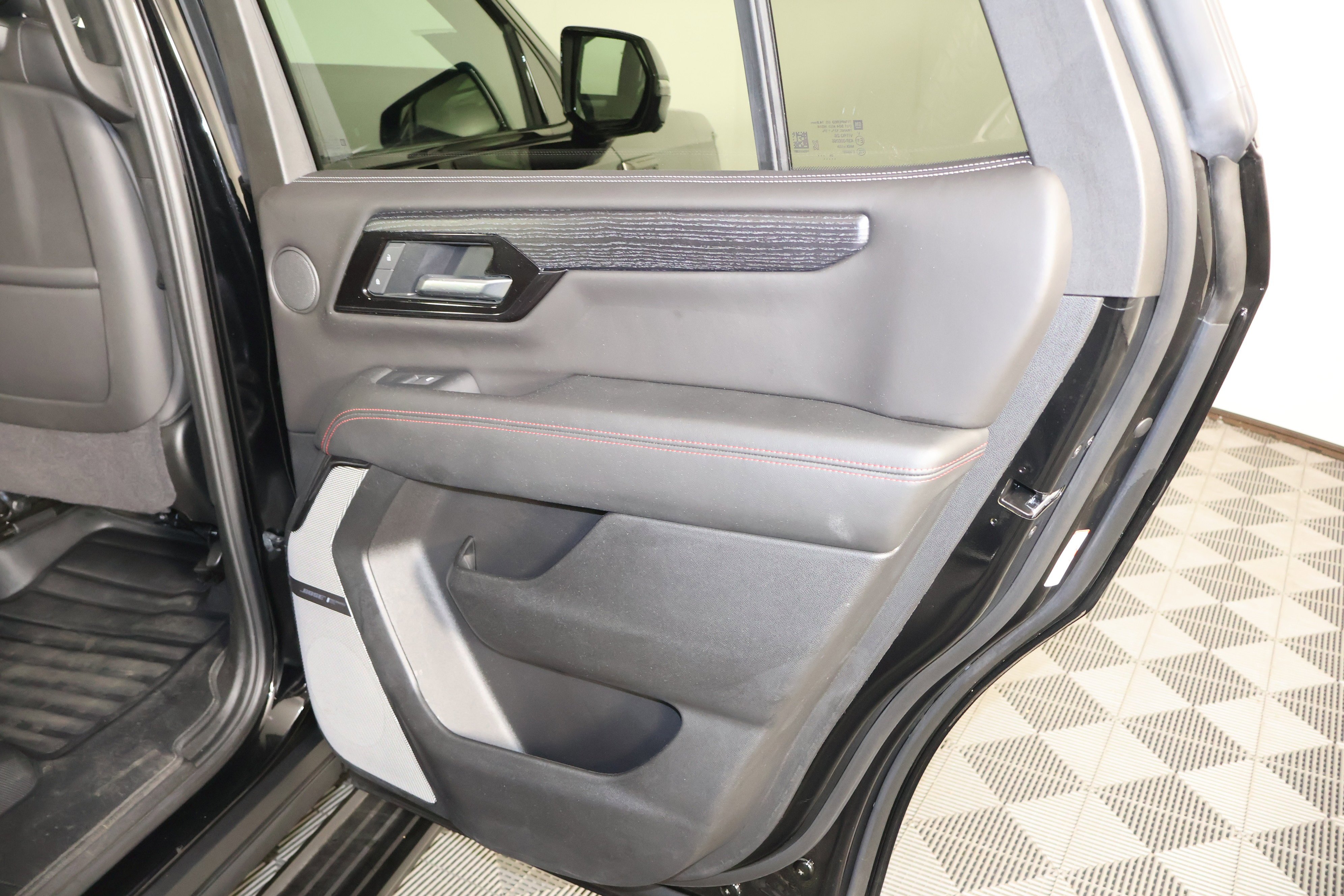 2025 GMC Yukon AT4 Ultimate - Photo 48