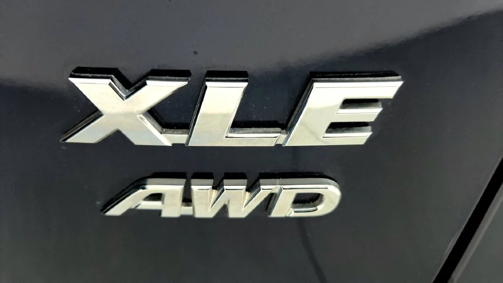 Used 2025 Blue Toyota XLE Premium image 14