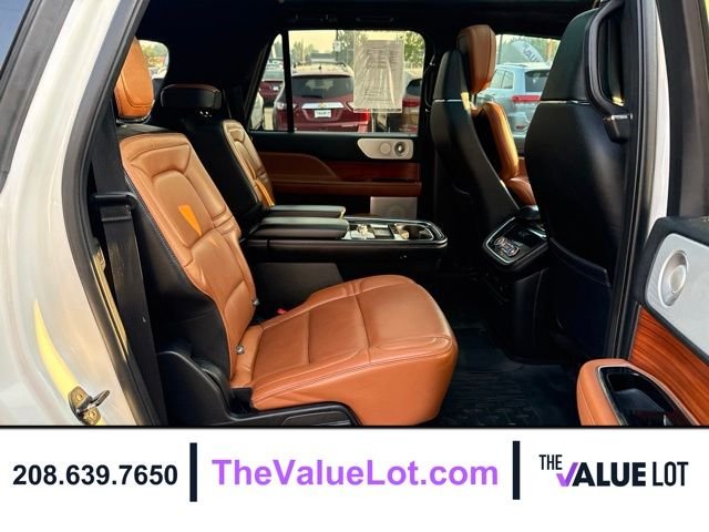 Used 2018 White Lincoln Reserve image 21