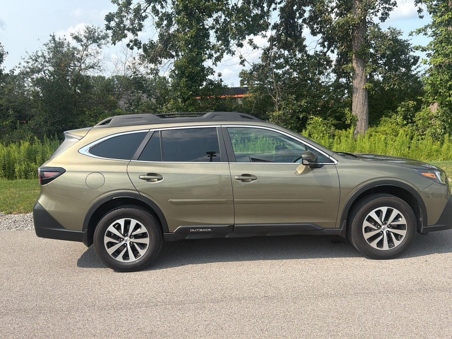 Used 2022 Autumn Green Metallic Subaru Premium image 3