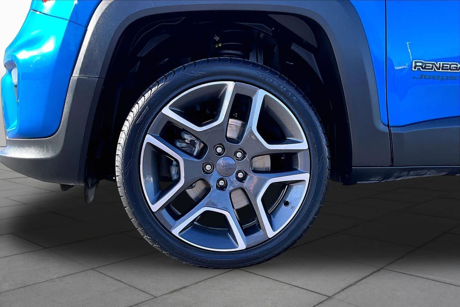 Used 2020 Brilliant Blue Metallic Clear Coat Jeep Jeepster image 10