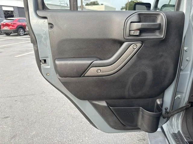 Used 2015 Gray Jeep Unlimited Sport image 15