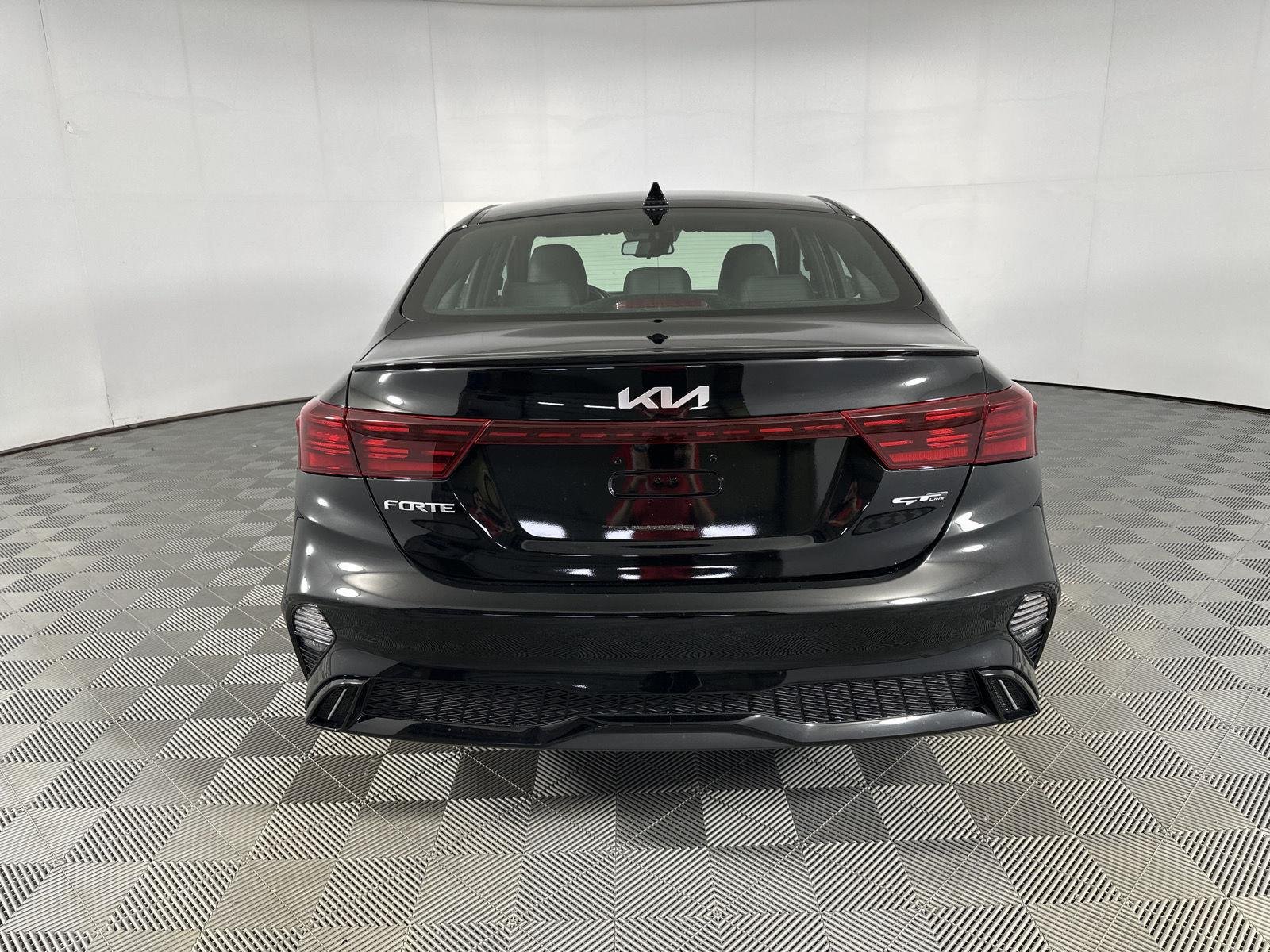 Used 2024 Aurora Black Pearl Kia GT-Line image 18