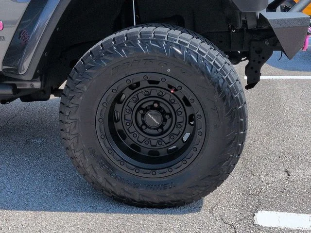 Certified Used 2019 Granite Crystal Clearcoat Metallic Jeep Unlimited Sahara Altitude image 11