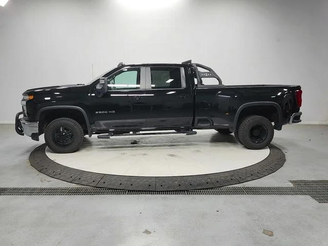 Used 2022 Black Chevrolet LT image 4