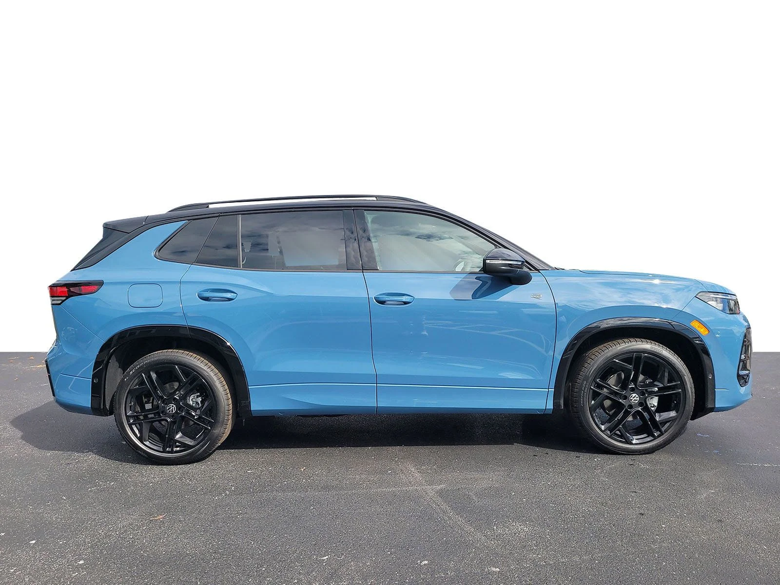 New 2026 Monterey Blue W/Deep Black Roof Volkswagen 2.0T SE R-Line Black image 5