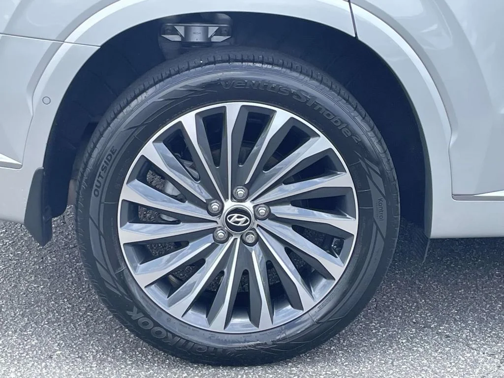 Used 2024 Silver Hyundai Calligraphy image 7