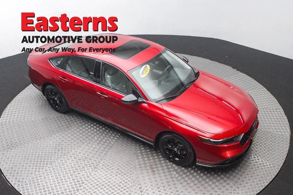Used 2025 Red Honda SE image 3