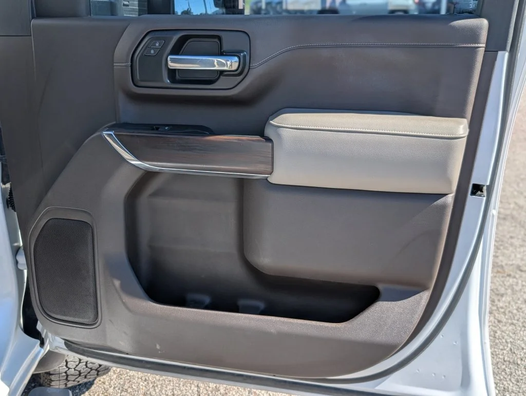 Used 2023 White GMC SLT image 38