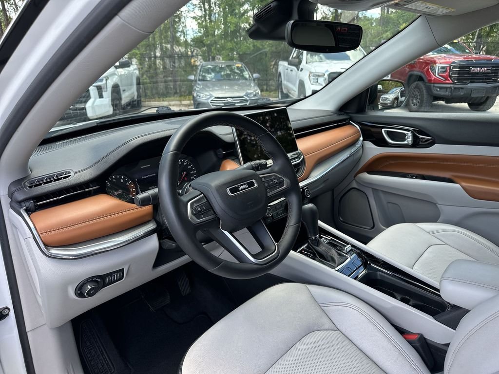 Used 2022 White Jeep Limited image 10