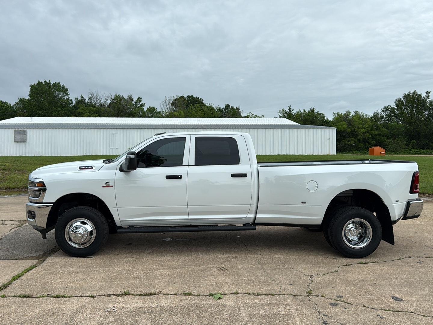 New 2026 Bright White Clear-Coat Exterior Paint RAM Tradesman image 5