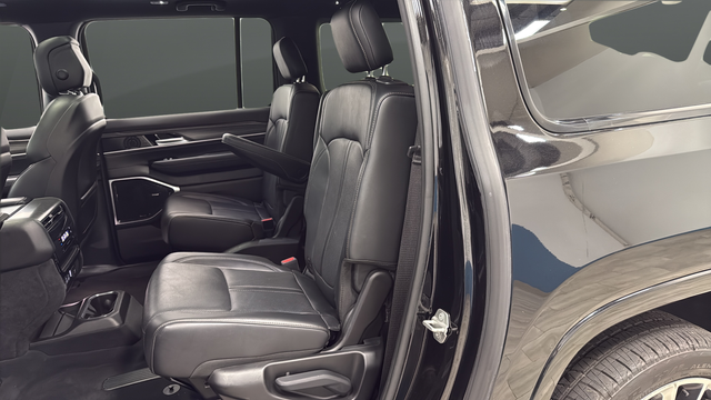 Used 2023 Diamond Black Crystal Pearlcoat Jeep Series III image 22