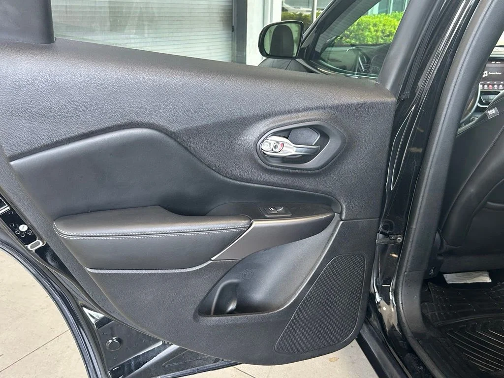 Used 2020 Black Jeep Limited image 39