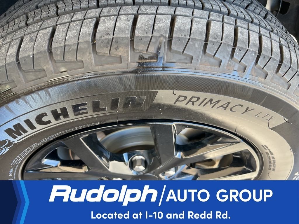Used 2025 Silver Jeep Altitude image 32