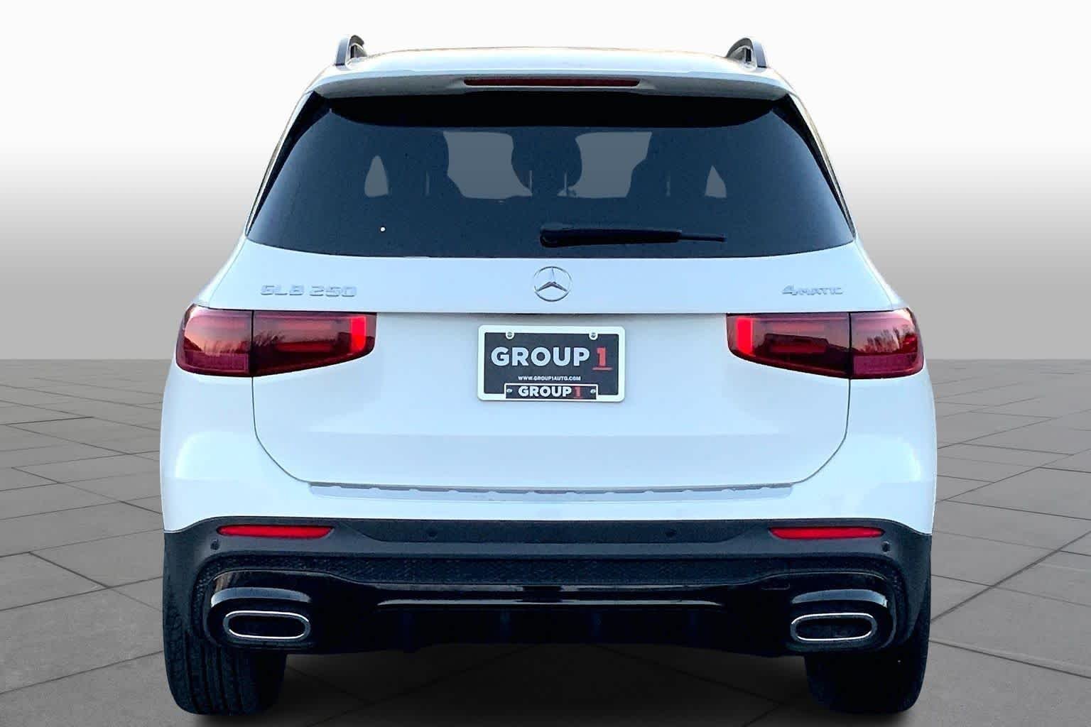 New 2026 Polar White Mercedes-Benz GLB 250 image 4