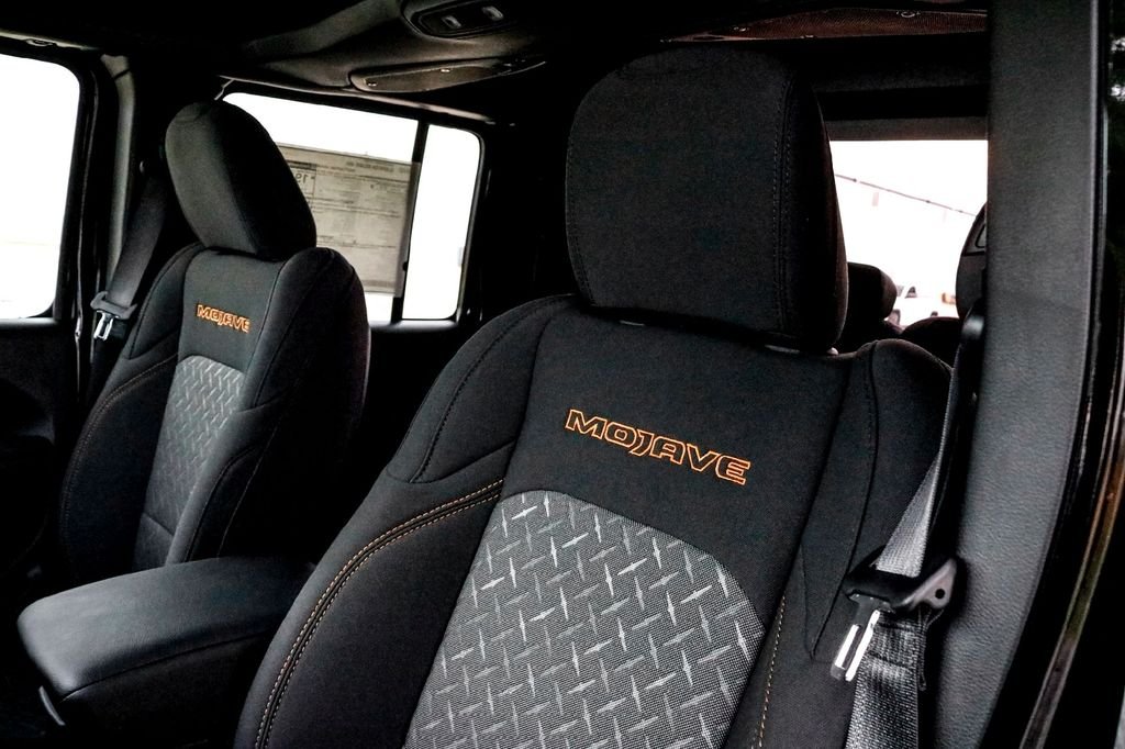 New 2025 Black Clear-Coat Exterior Paint Jeep Mojave image 9