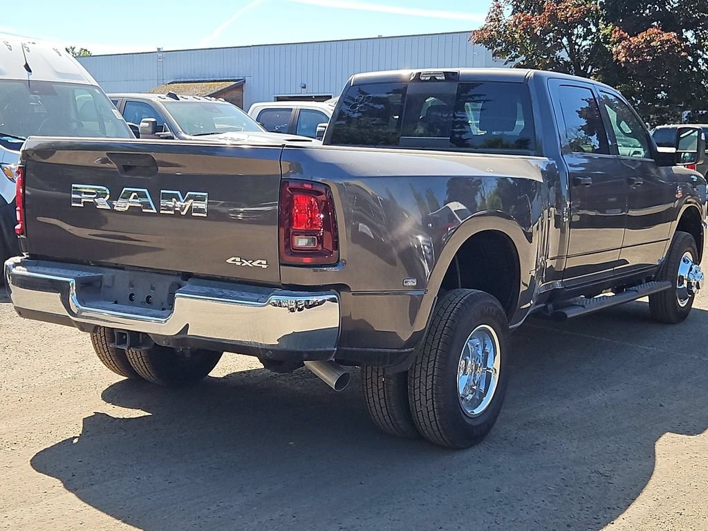New 2026 Granite Crystal Metallic Clear-Coat Exterior Paint RAM Tradesman image 7