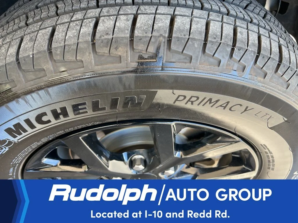 Used 2025 Silver Jeep Altitude image 32