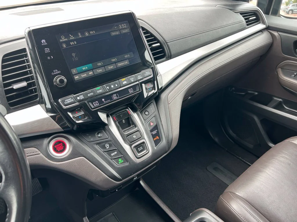 Used 2018 Forest Mist Metallic Honda Touring image 17