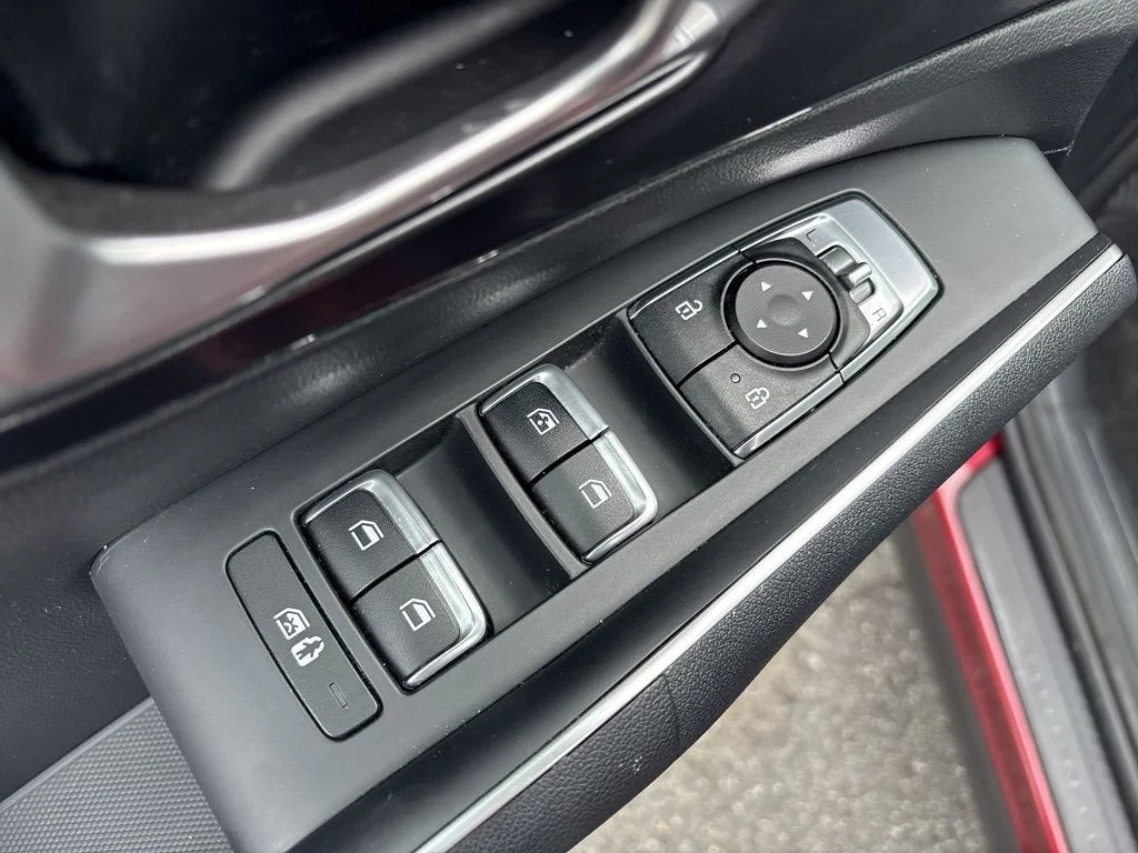 Used 2021 Red Kia S image 15