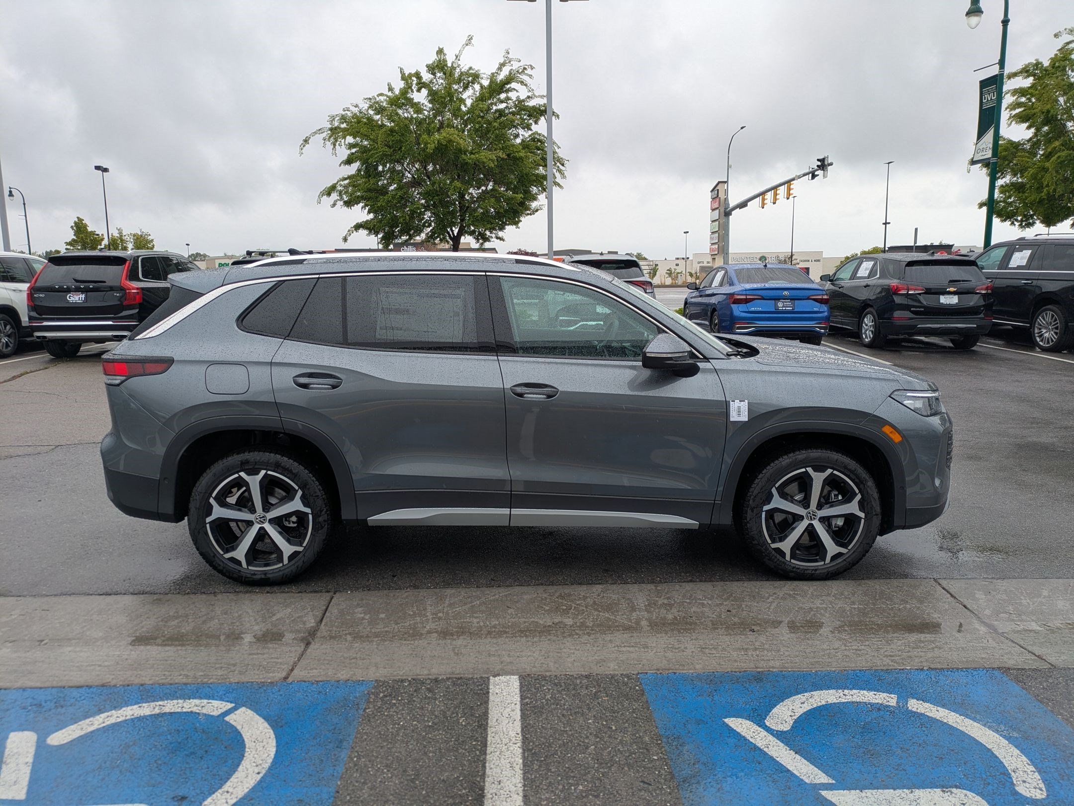 New 2026 Platinum Gray Metallic Volkswagen SE image 2