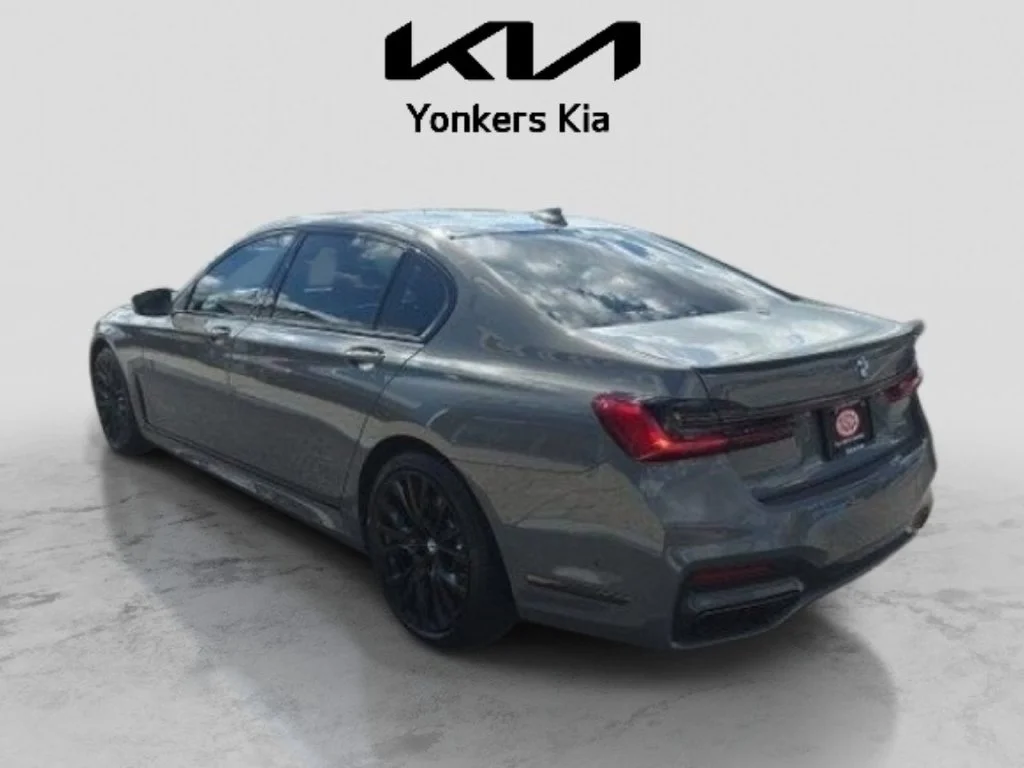 Used 2022 Gray BMW 750i xDrive image 4