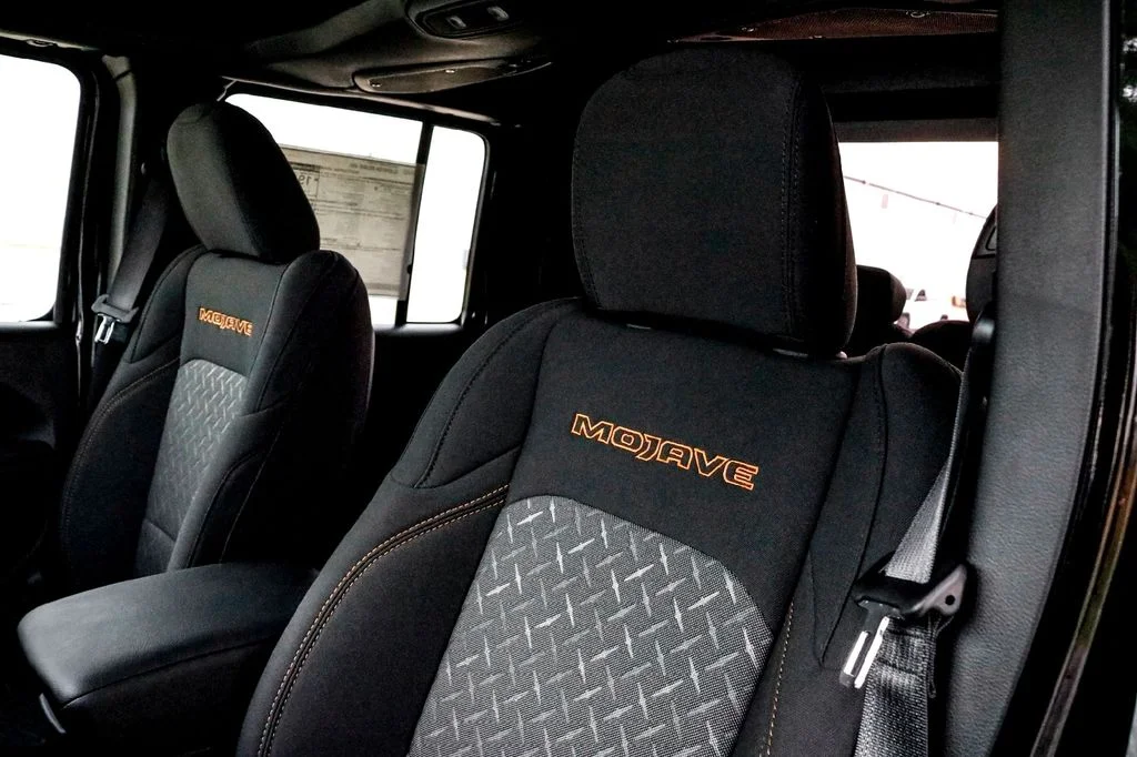 New 2025 Black Jeep Mojave image 9
