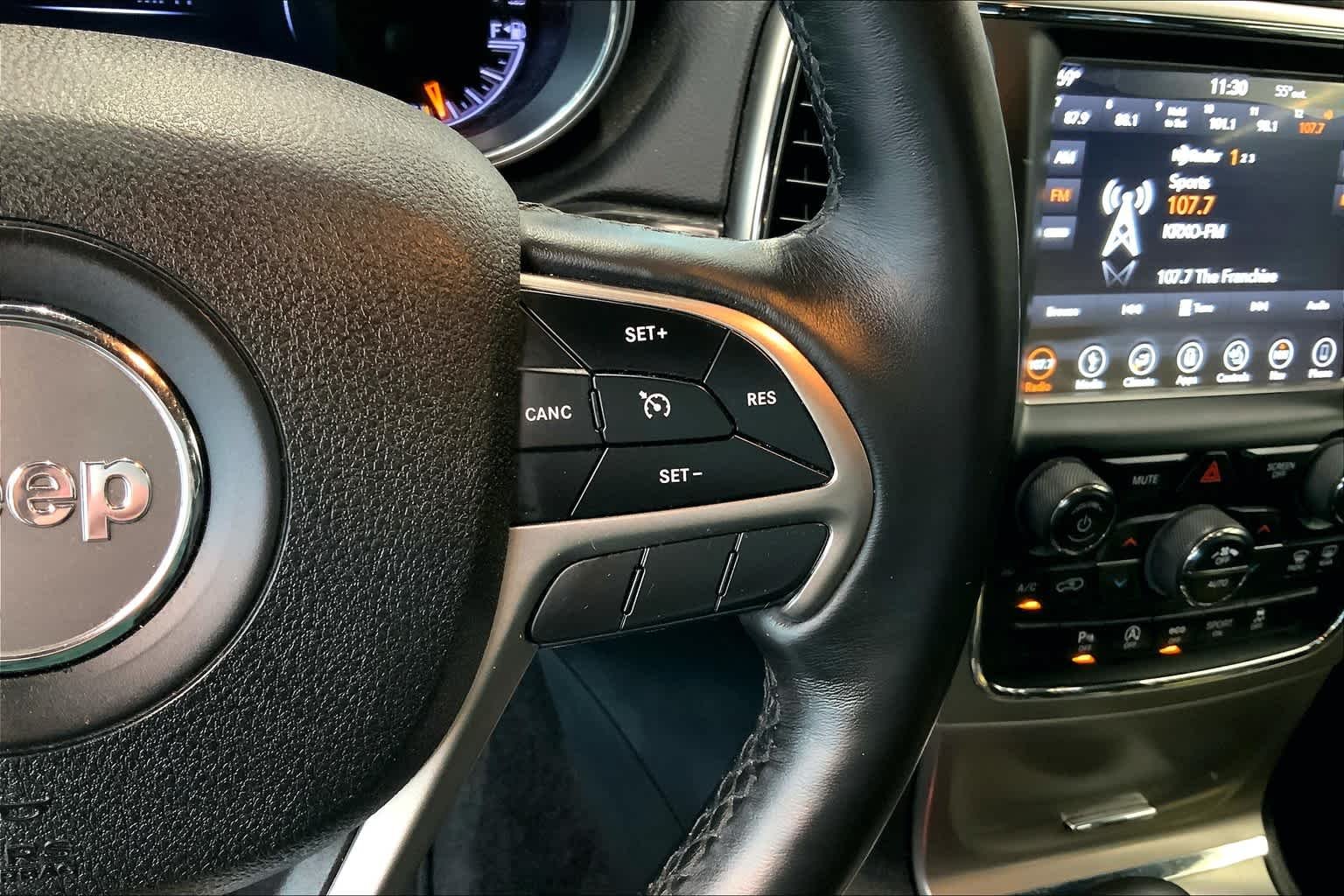 Used 2018 Bright White Clearcoat Jeep Altitude image 24