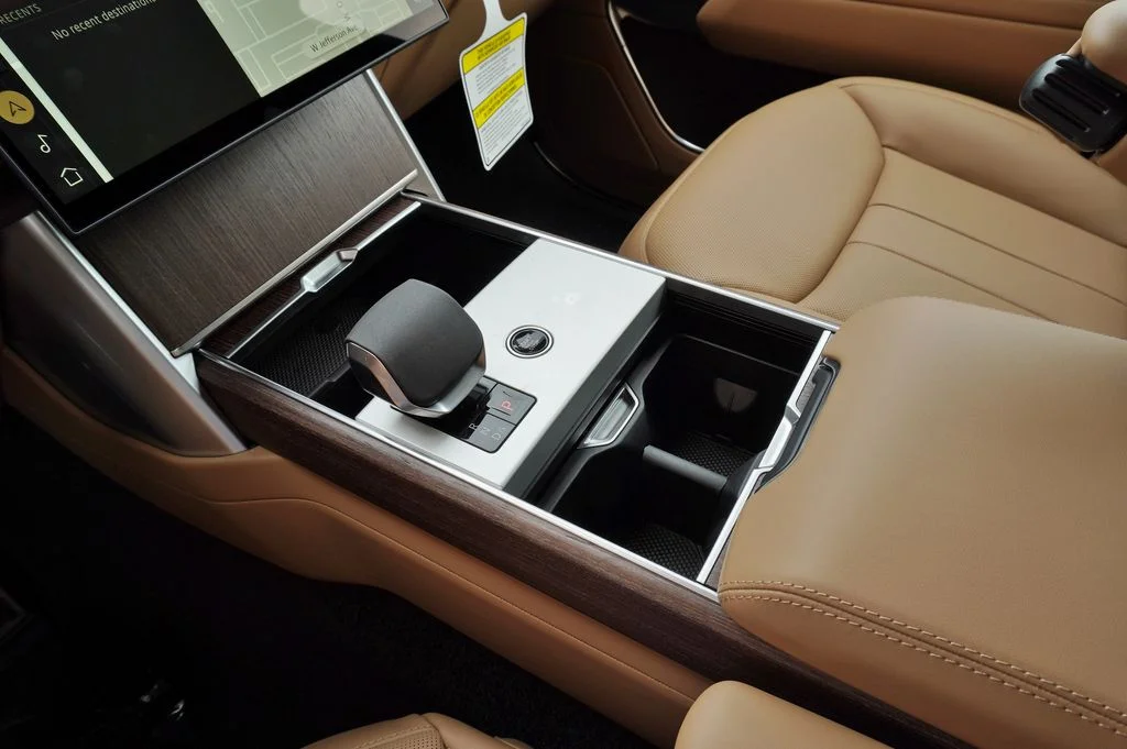 New 2026 Fuji White Land Rover SE image 25