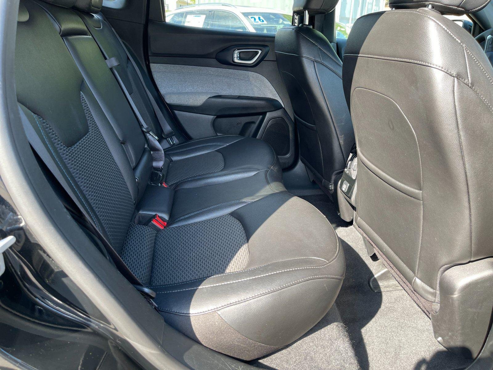 Used 2024 Diamond Black Crystal Pearlcoat Jeep Latitude image 36