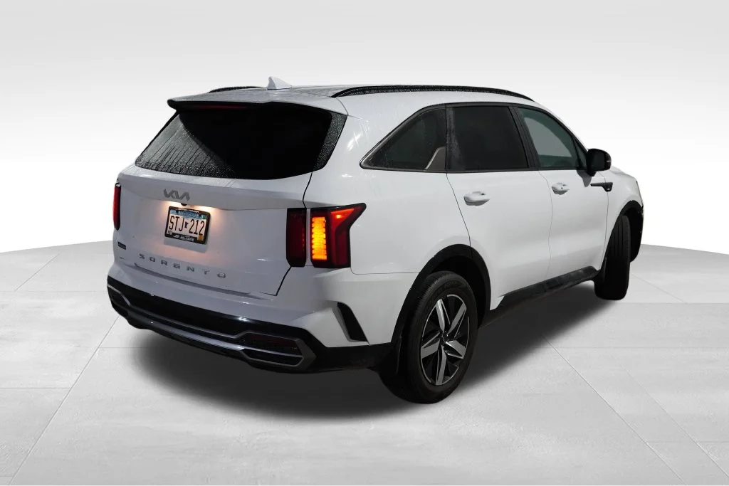 Certified Used 2022 Glacial White Pearl Kia S image 3