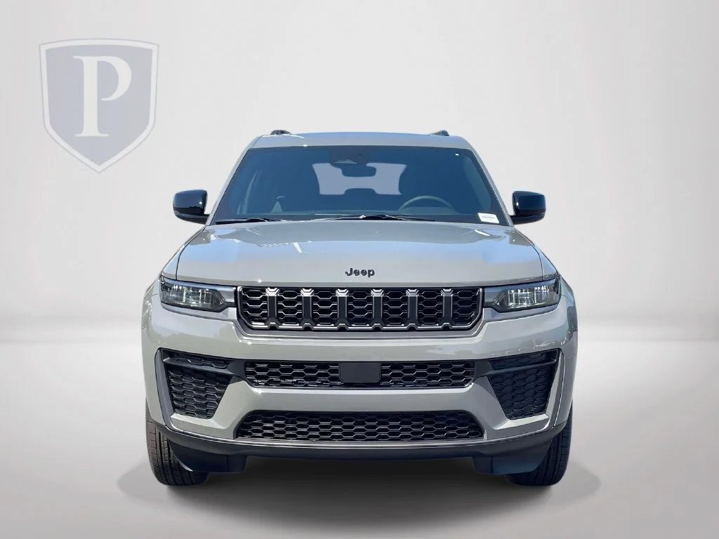 New 2027 Sting-Gray Clear-Coat Paint Jeep Laredo Altitude image 3