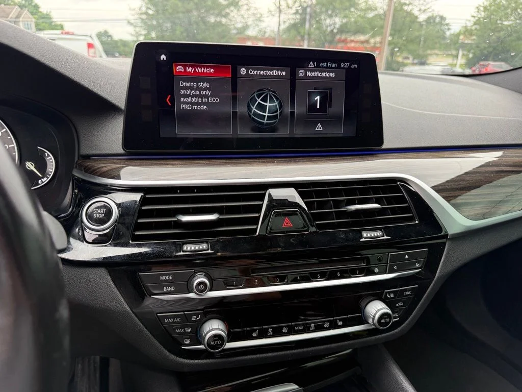 Used 2018 White BMW 530e iPerformance image 19
