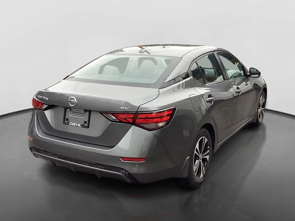 Used 2022 Gray Nissan SV image 5