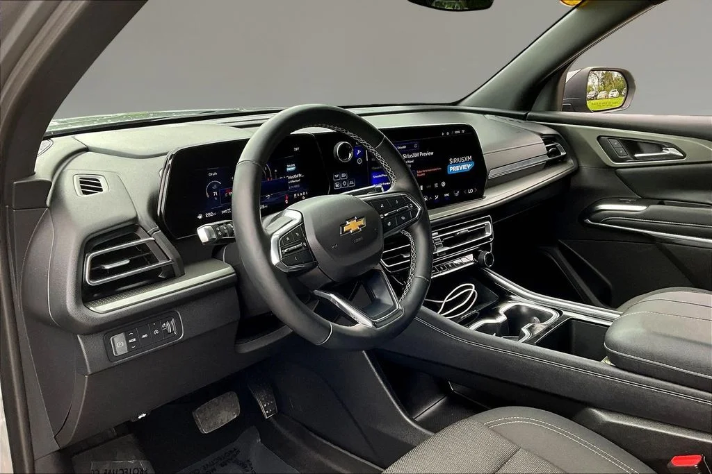 Used 2025 Sterling Gray Metallic Chevrolet LT image 16