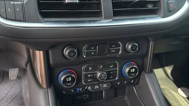 Used 2024 Summit White Chevrolet High Country image 31