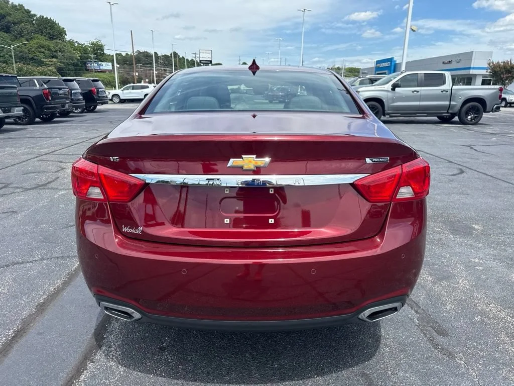 Used 2017 SIREN RED TINTCOAT Chevrolet Premier image 4