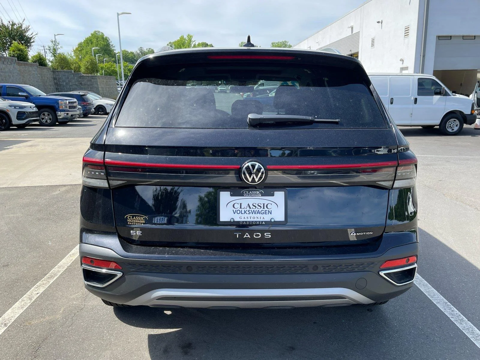 New 2026 Deep Black Pearl Volkswagen SE image 4