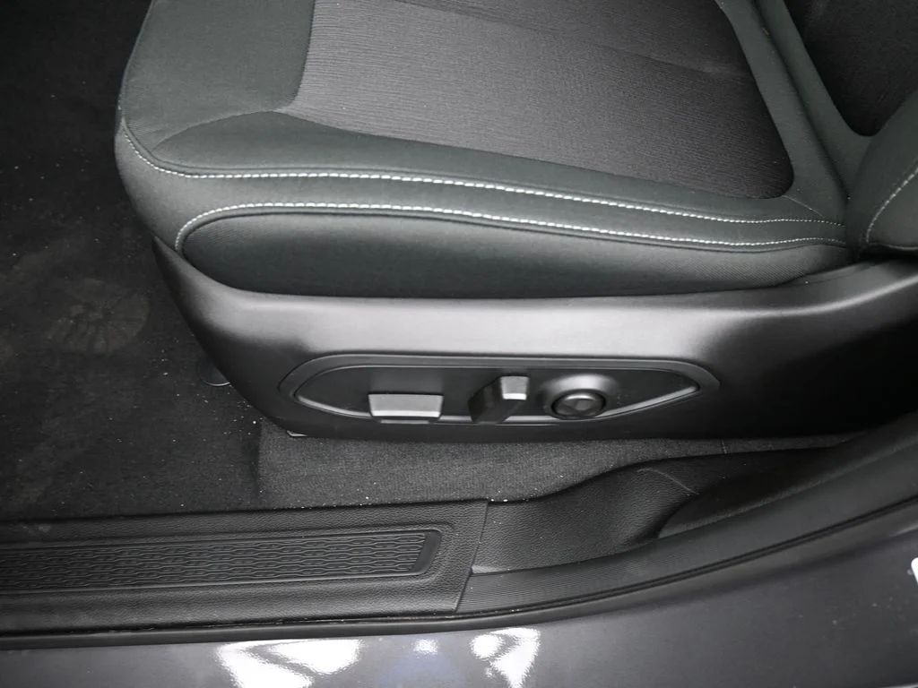 New 2026 Baltic Gray Metallic Clearcoat Jeep Laredo X image 16