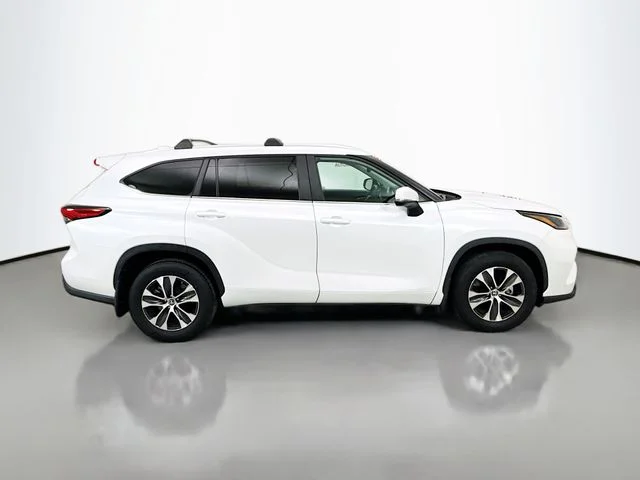 2023 Toyota Highlander XLE - Photo 8